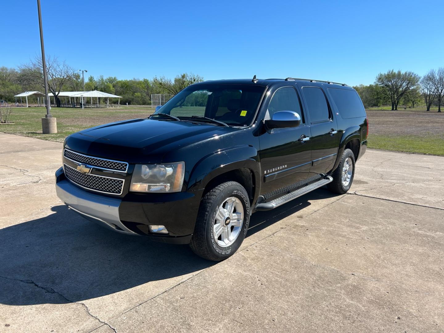 2007 BLACK /BLACK Chevrolet Suburban LS 1500 4WD (3GNFK16377G) with an 5.3L V8 OHV 16V FFV engine, 4-Speed Automatic Overdrive transmission, located at 17760 Hwy 62, Morris, OK, 74445, (918) 733-4887, 35.609104, -95.877060 - Photo#0
